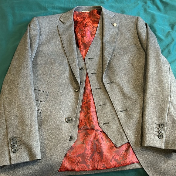 Geoffrey Beene Men’s Three-Piece Suit - Picture 1 of 5